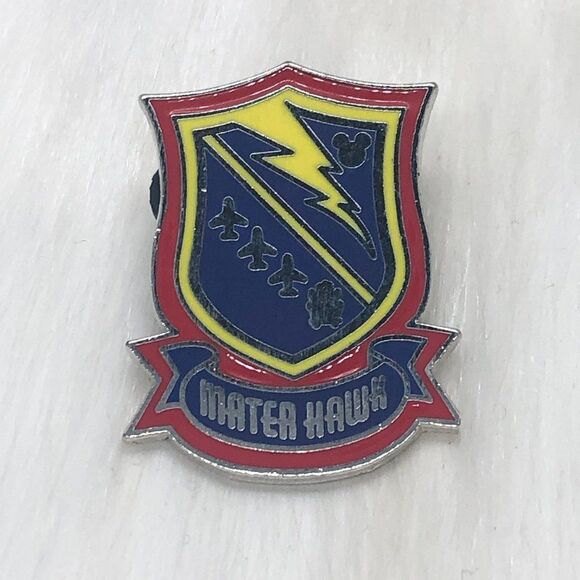 🔮‎ 5/$25 Disney Cars Mater's Junkyard Jamboree Air Mater Pin - Picture 1 of 3